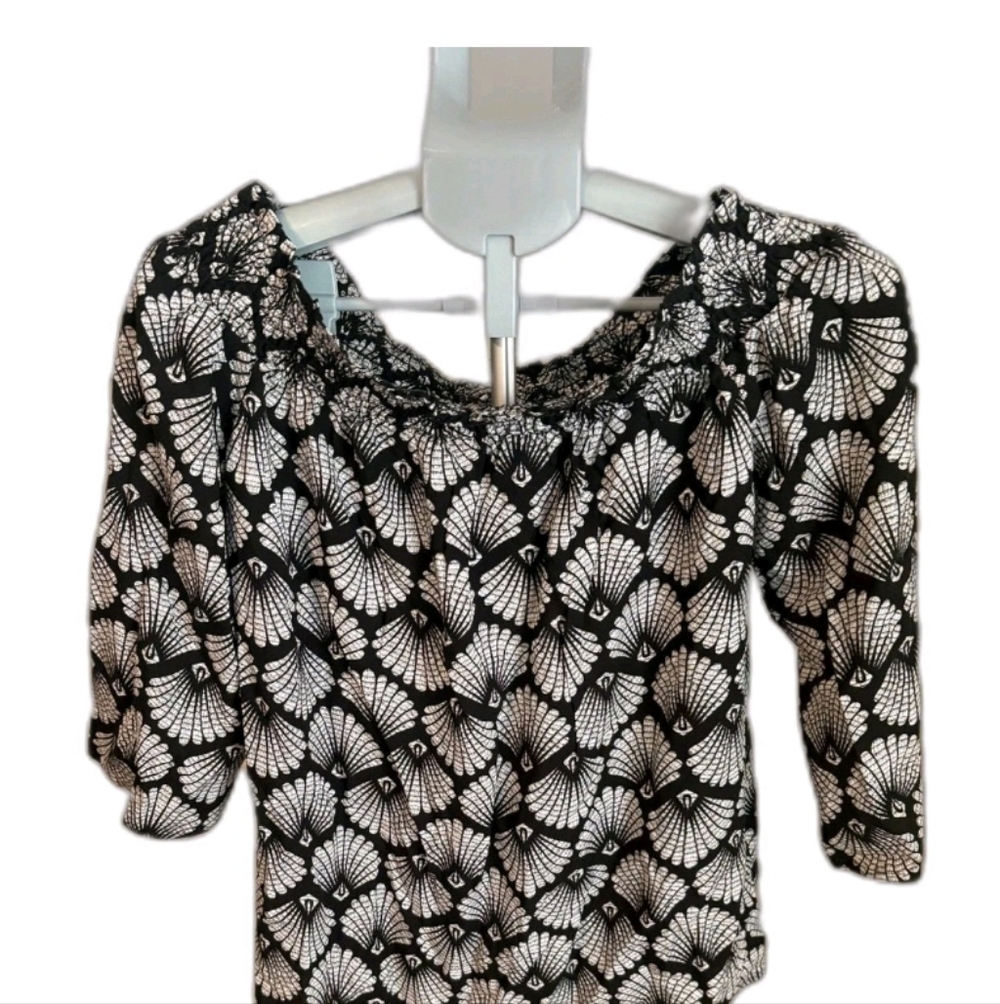 G by Giuliana Women's Off-The-Shoulder Seashell Pattern  3/4 Sleeve w/Tassel XS